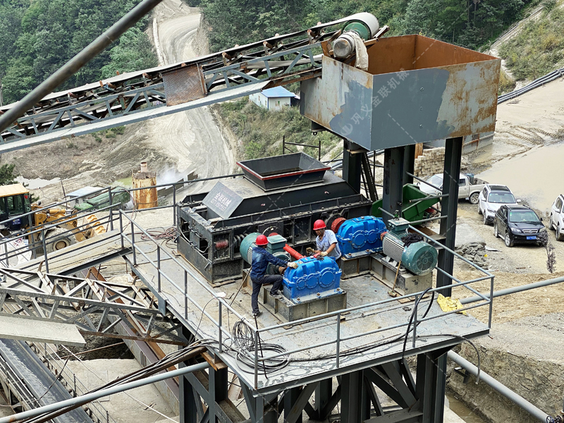 傳統(tǒng)破碎生產(chǎn)線為何要加裝對輥破碎機作為終破設(shè)備？