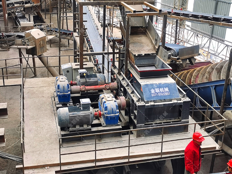 液壓對輥制砂機(jī)在公路建設(shè)中相比其他設(shè)備有何獨(dú)特優(yōu)勢？