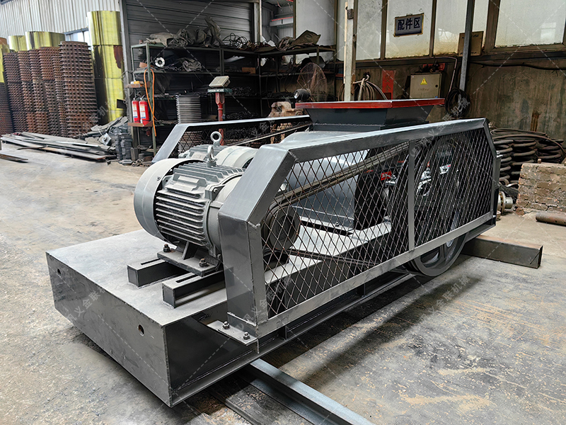 為何眾多混凝土再生廠家，都將雙齒輥破碎機(jī)視為生產(chǎn)線的 “定海神針”？?